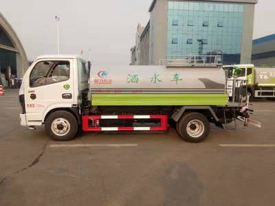 工地小型5噸灑水車(chē) 環(huán)保高效的施工現(xiàn)場(chǎng)管理利器