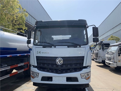 東風(fēng)多利卡國(guó)六9方抑塵車(chē)——城市環(huán)境治理的多功能衛(wèi)士